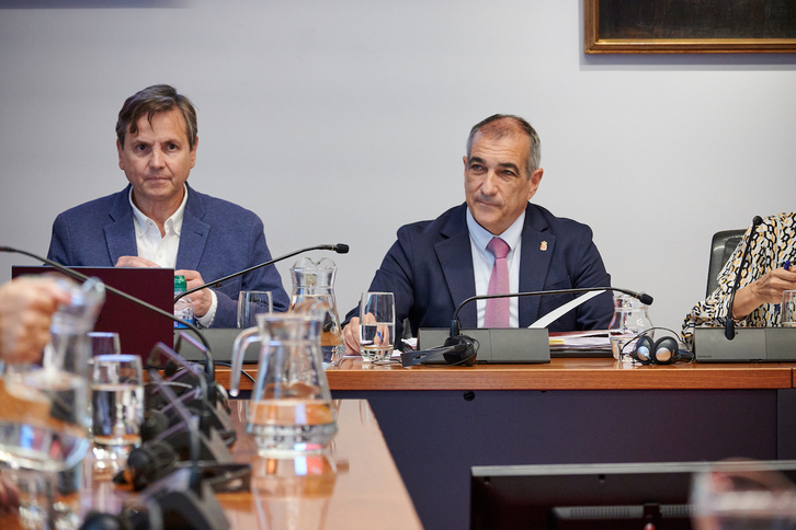 Comparecencia el pasado abril del director de Obras Públicas e Infraestructuras, Pedro López; y del consejero de Cohesión Territorial, Óscar Chivite. 