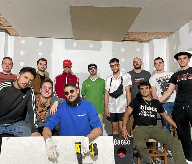 Los miembros de Raimundo el Canastero.