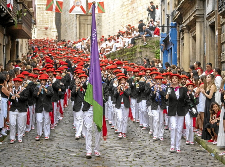 Iaz, Jaizkibel konpainia, alde zaharrean barrena.