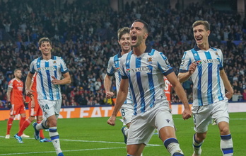 Mikel Merino celebra el gol marcado al Benfica en la fase de grupos de la Champions, la pasada temporada. 