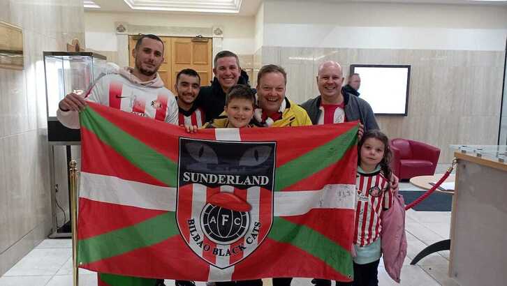 Miembros de la peña ‘Bilbao Black Cats’.