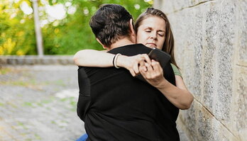 Mendekotasun emozionala saihesteko heztea, osasungarria izateaz gain, posible ere bada.