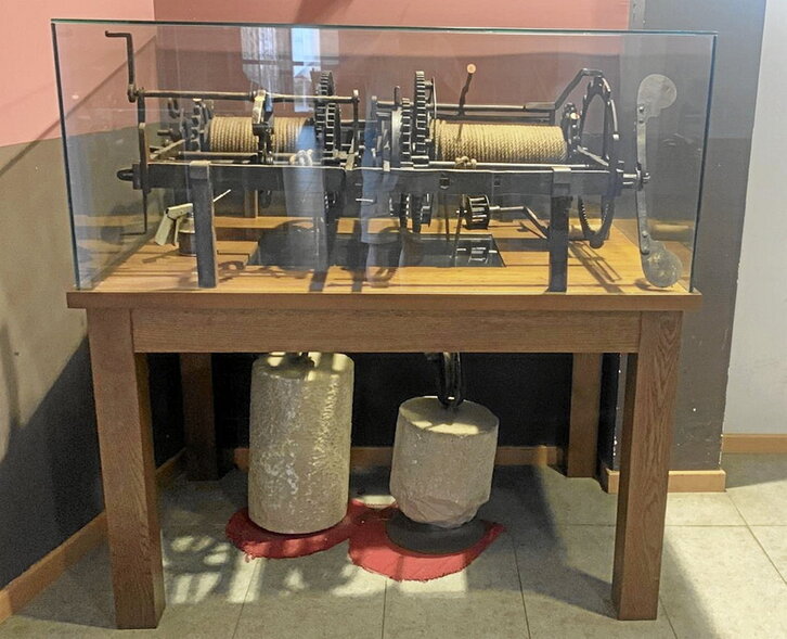 Imagen del reloj de la localidad de Arbeiza una vez restaurado.