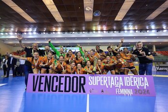 Bera Berako jokalariak, Iberiar Superkopako garaikurrarekin.