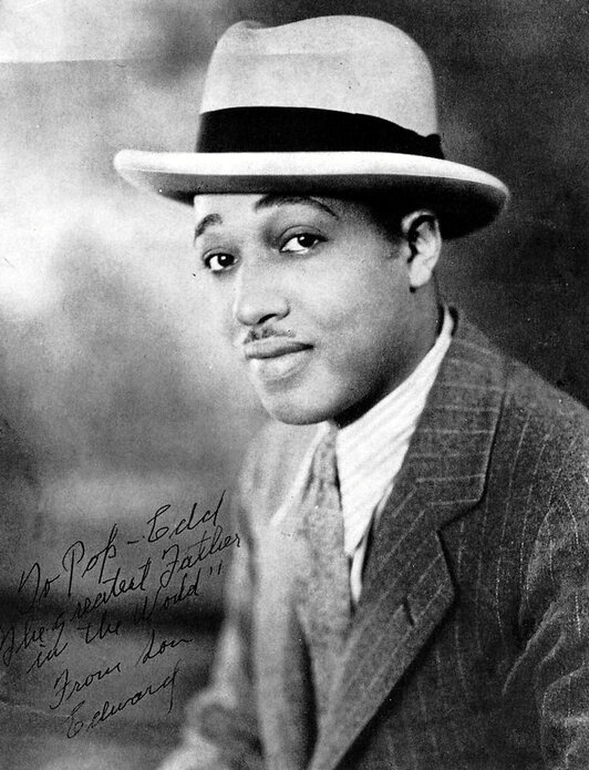 Imagen del artista en 1925. Fotografías: Cedidas por Libros del Kultrum