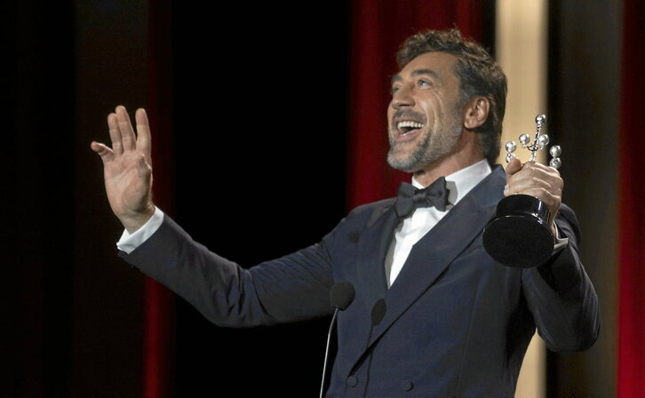 Un emocionado Javier Bardem recibía anoche el Premio Donostia 2023.