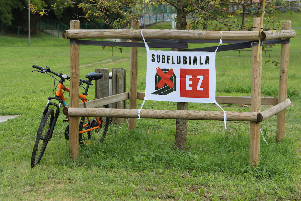Decenas de personas han acampado este fin de semana en el parque Artatza de Leioa. (Oskar MATXIN EDESA | FOKU)