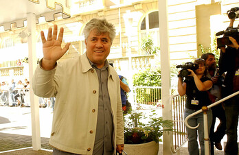 Pedro Almodovar 2004ko Zinemaldian Maria Cristina hotelera iristen