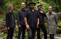 Petti & Etxeko Uzta osatzen duten musikariak.