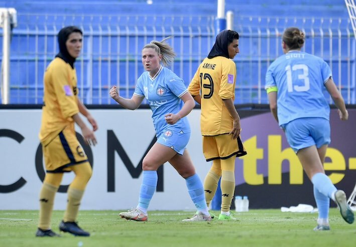 Pollicina celebra el primer gol del Melbourne City al Bam Kathoon. AWCL