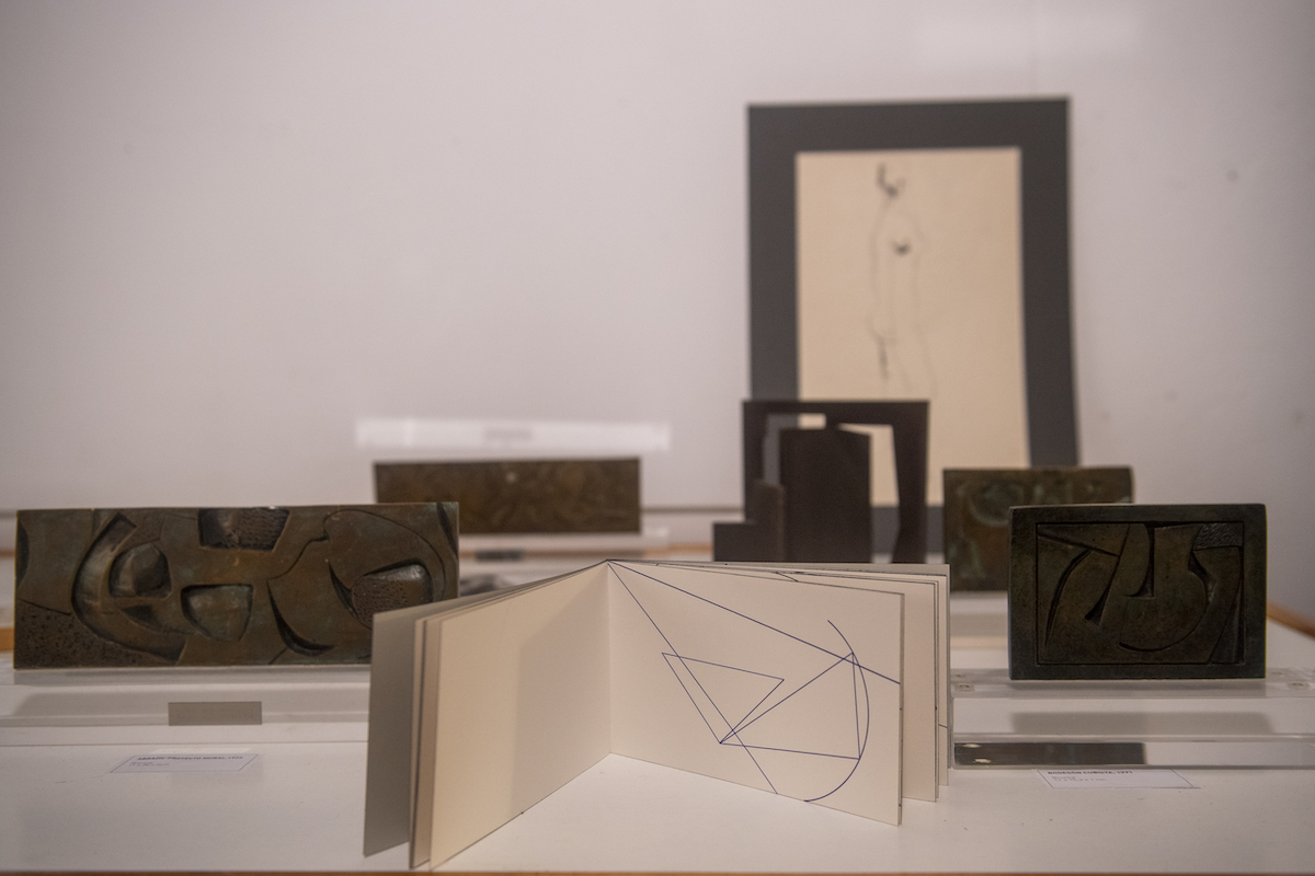 Obras expuestas en la galería Ispilu Arte de Zarautz. (Idoia ZABALETA | FOKU)