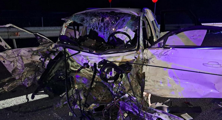 Estado en el que quedó uno de los vehículos implicados en el accidente provocado por el vecino de San Adrián que circulaba en dirección contraria en la AP-68.