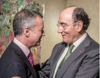 Ignacio Sánchez Galán, presidente de Iberdrola, abraza a Iñigo Urkullu en una reunión el pasado año.