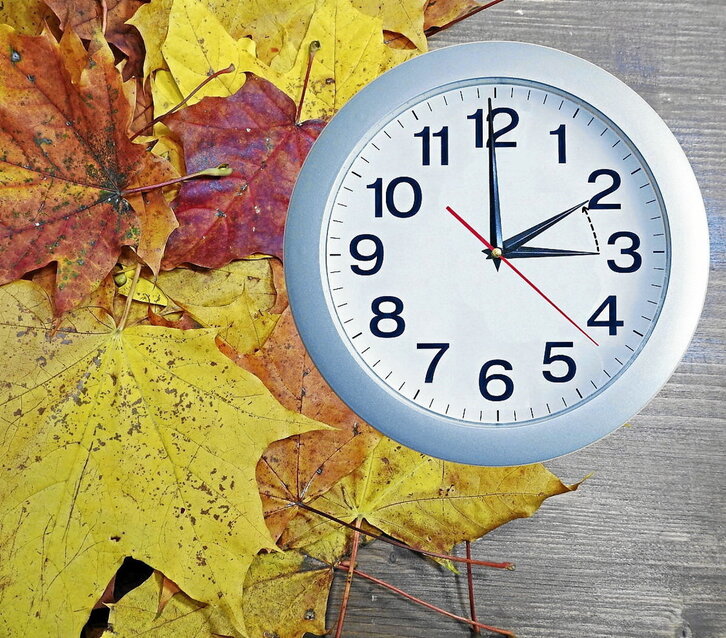 Goizaldeko hiruretan ordu biak izango dira eta, beraz, ordubeteko loa «irabaziko» dugu.