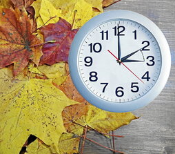 Goizaldeko hiruretan ordu biak izango dira eta, beraz, ordubeteko loa «irabaziko» dugu.