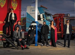 Egun Califato 3/4 taldea osatzen duten musikariak.