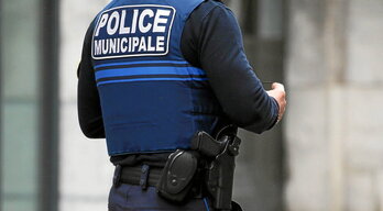 D'après le ministère de l'Intérieur, fin 2021, 58% des 24221 agents municipaux étaient armés.                   Bob  EDME