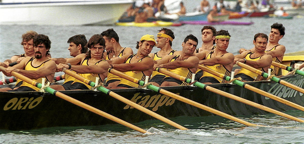 Luis Goñi, Orioko tostetan arraunean. 1999an. (Juan Carlos RUIZ / FOKU)