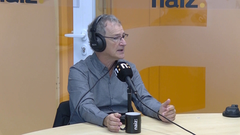 Joxe Ramon Bengoetxea Naiz Irratiaren estudioan.