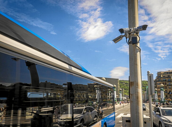 Isuri Gutxiko Eremua kontrolatuko duten kamerak, Kursaaleko zubian.