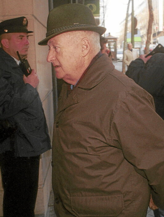 Andres Cassinello teniente jenerala, Auzitegi Nazionalera sartzen Lasa-Zabala kasuaren epaiketa martxan zegoenean.