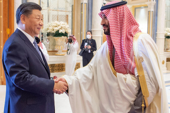 Xi Jinping junto a Mohammed bin Salman.