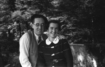 Jesus Elosegi eta Pilar Sansinenea emaztea Chateau Belloyen.