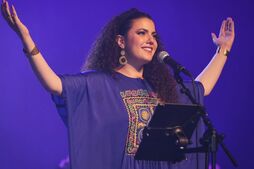 Nai Barghouti palestinar abeslaria. 