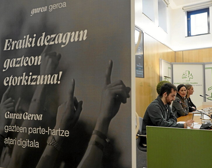 Presentación del informe, ayer en el Parlamento de Gasteiz.