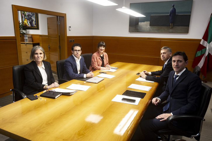 Imagen de una de las reuniones públicas entre EH Bildu y el Departamento de Hacienda y Finanzas.