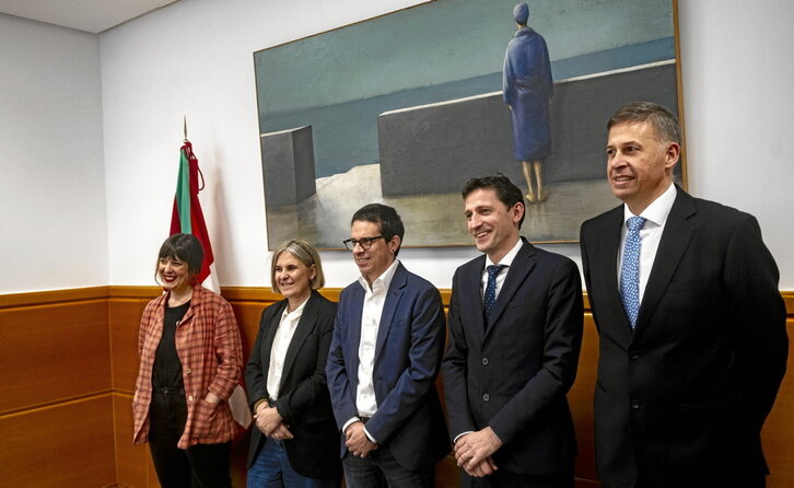 Las delegaciones de EH Bildu y el Departamento de Hacienda y Finanzas, en su última reunión pública.