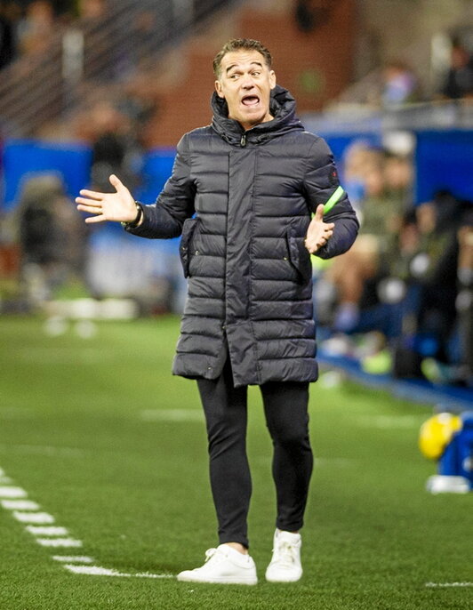 García Plaza, dando órdenes a su plantilla.