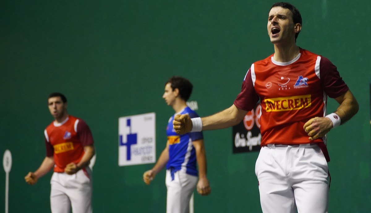 Altuna III celebra un tanto este sábado en el Astelena de Eibar. (Jon URBE/FOKU)