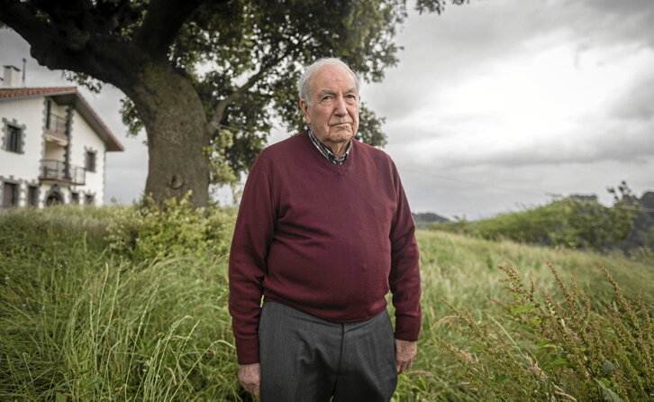 Joxe Landa, bere etxe duen Itziarren.