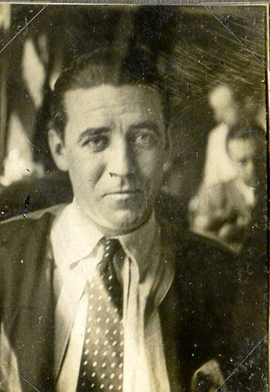 Manu Sotaren erretratua.