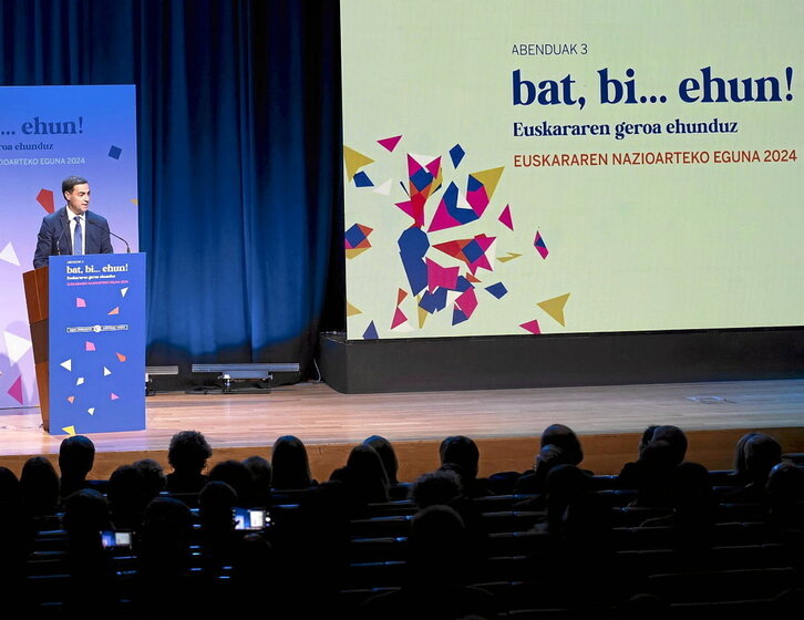 Euskararen Eguneko ekitaldi ofizial nagusia Bilboko Euskaldunan egin zen.