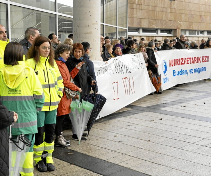Concentración frente al PAC de Amara Berri.