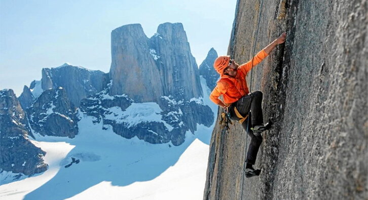 Miles Fullman, sokaburu, «Fenrir» bidean (Loki) luze bat zabaltzen.