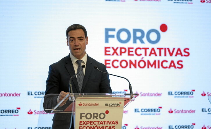 El lehendakari Imanol Pradales, en el Foro Expectativas Económicas, ayer en Bilbo.