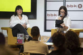 Amelia Tiganus, a la izquierda de Iragartze Garai.