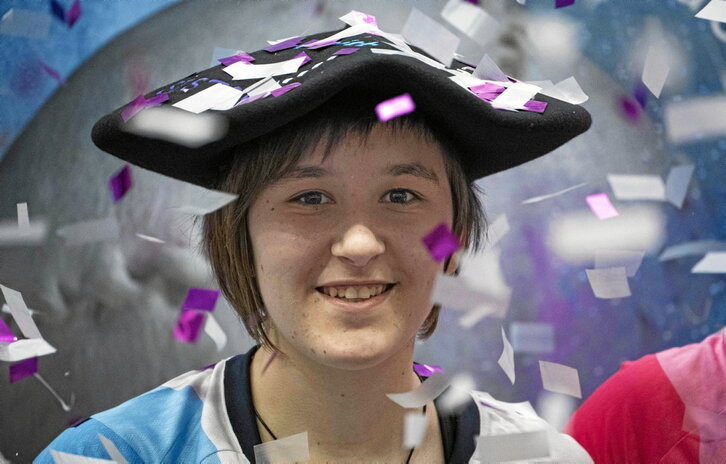 Eskuinean, Aldairen frustrazioa; ezkerrean, Zabaleta, pilotakada bat emateko prest.