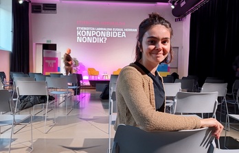 Malen Dominguez TM eLabeko ordezkaria, Tabakalerako Z aretoan.