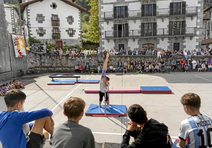 Haurrak, kirol jarduerak egiten, Leitzan.