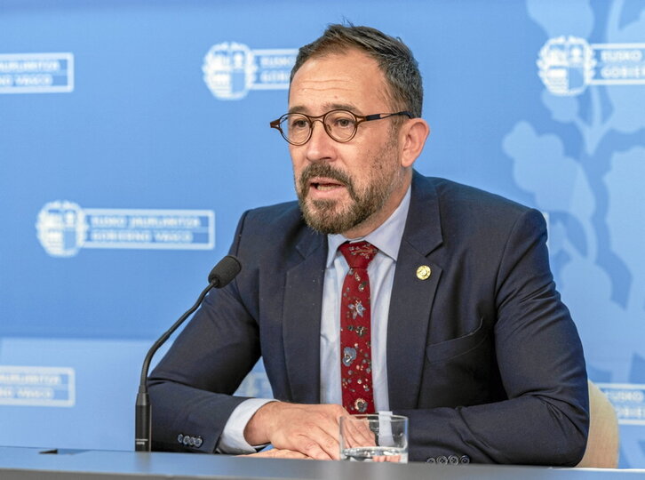 Hirigintza eta Etxebizitza Foroaren berri eman zuen Denis Itxaso sailburuak atzo.