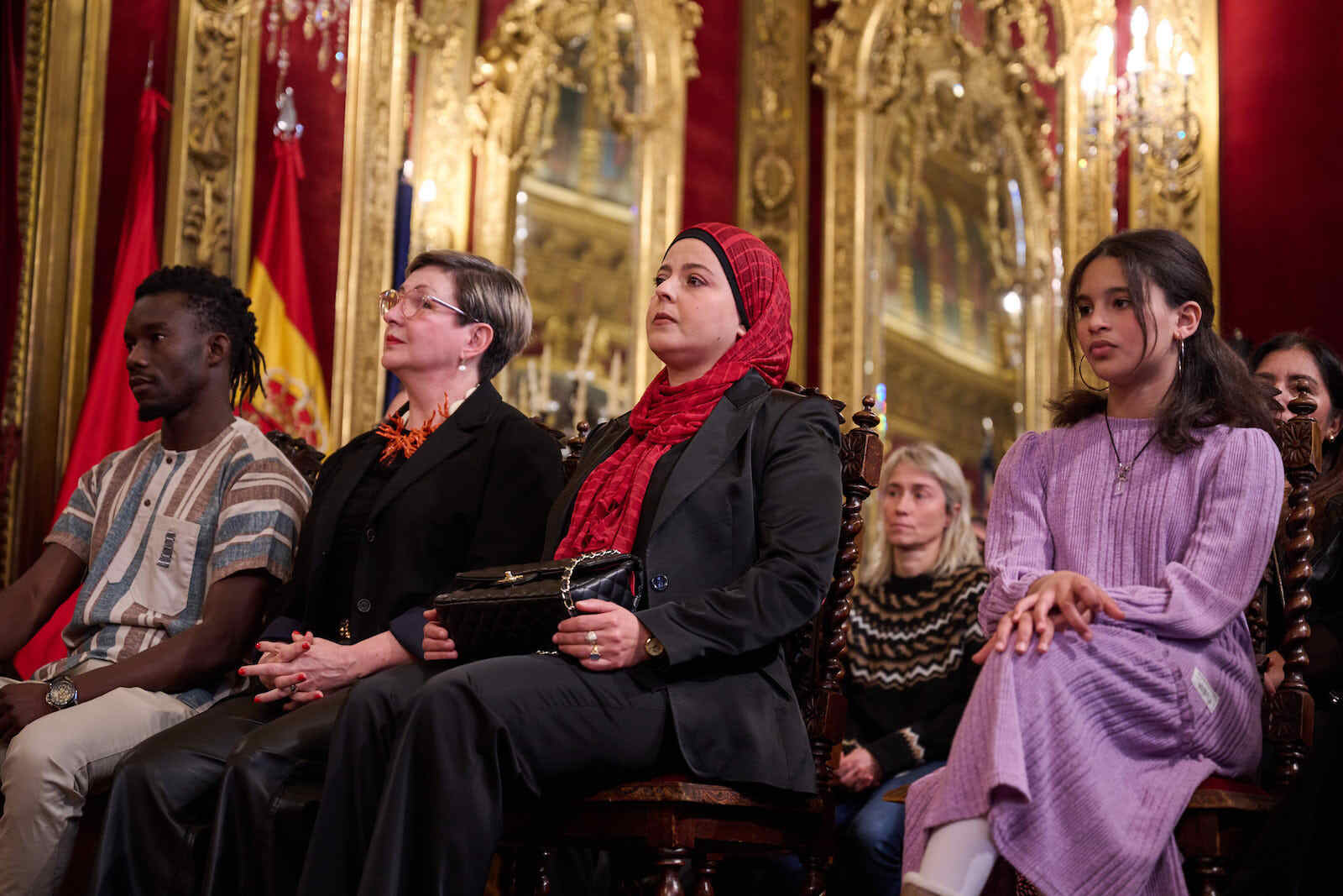Ola Arafat, con velo, durante la entrega del premio Navarra de Colores. Ola Arafat, con velo, durante la entrega del premio Navarra de Colores.