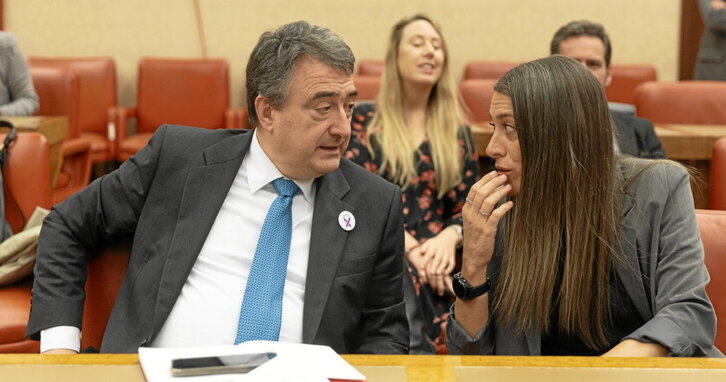 Aitor Esteban y Mirian Nogueras, en una sesión del Congreso.