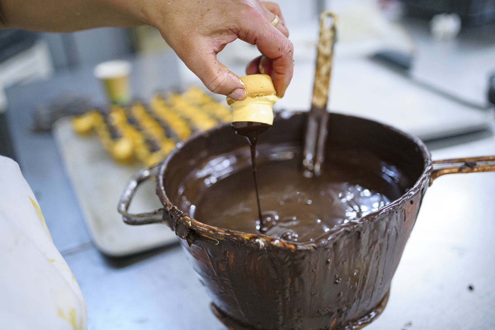 Gozogile bat lanean. (Aritz LOIOLA / FOKU)