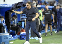 Luis García Plaza, contrariado tras perder en casa contra el Valladolid el pasado mes de octubre.