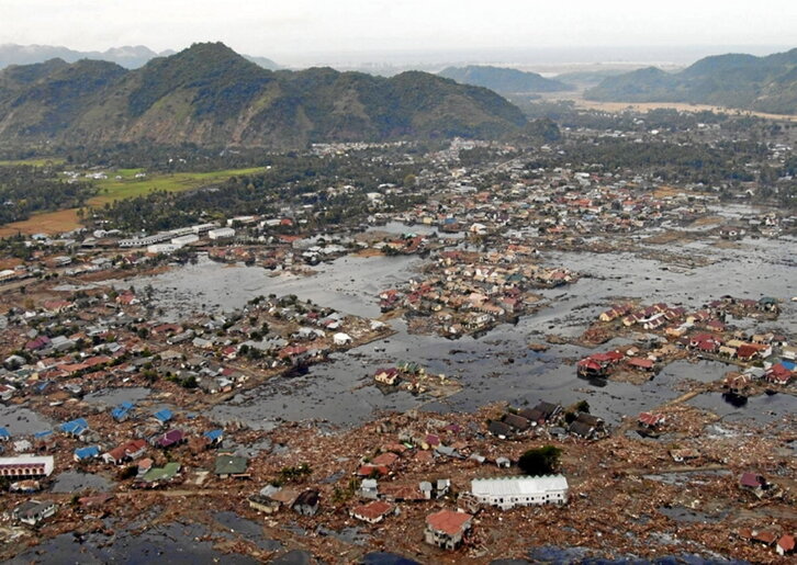 Tsunamiaren ondorioak Sri Lankan eta honen ondorioak agerian aireko ikuspegian