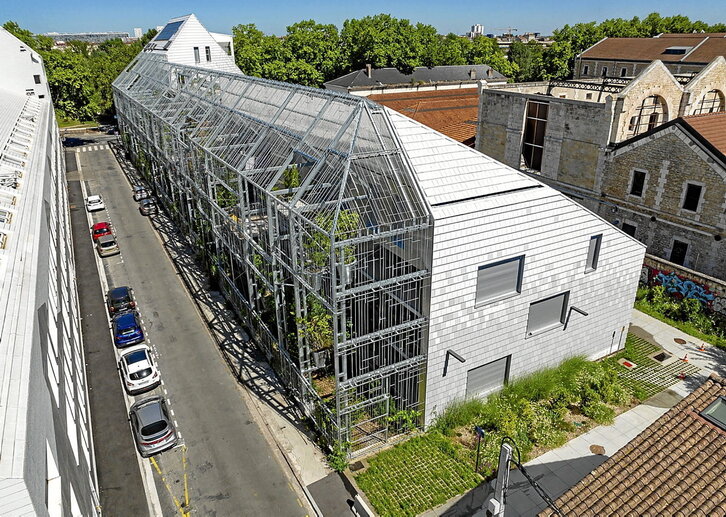 Garai batean industria pabiloiez eta kuartel militarrez beteta zegoen Bordeleko toki hau berritzen ari da oraindik, hiri eredu atseginago baten bila.